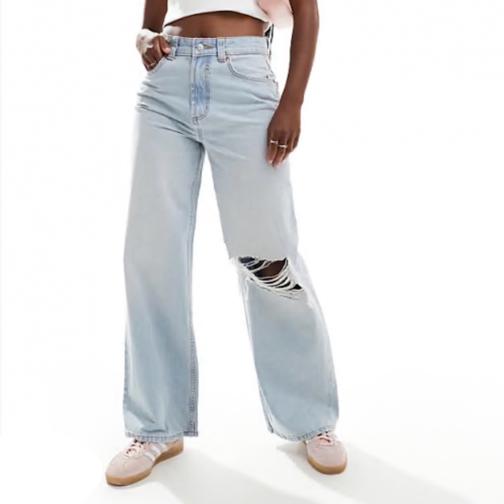 ✨ ASOS DESIGN wide leg dad jeans with knee rip in bleach size